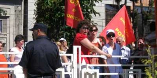 Sindicaliştii îşi vor striga nemulţumirile săptămânal la sediile partidelor