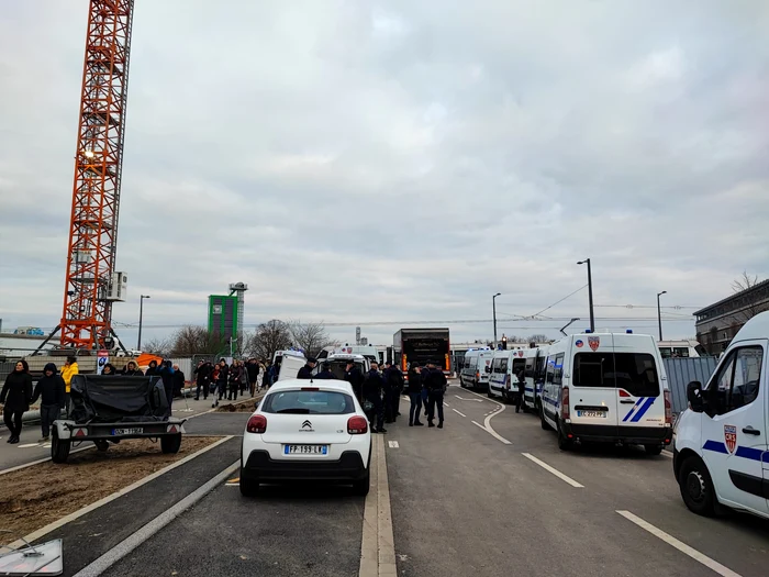 Mobilizare jandarmi in fata PE din Strasbourg FOTO Radu Eremia jpeg
