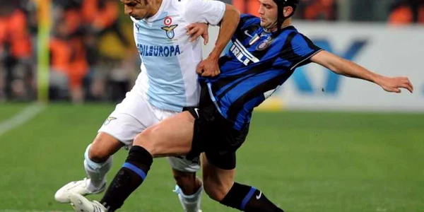 Cristi Chivu (dreapta) îşi va trece în palmares şi o participare la Campionatul Mondial al Cluburilor