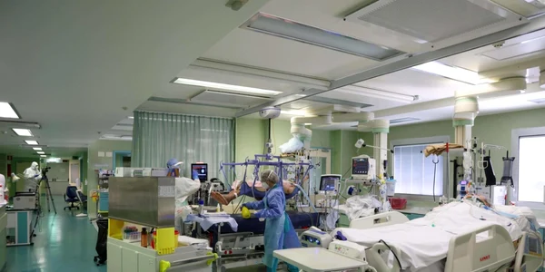 Pacienţi la terapie intensivă într-un spital din nordul Italiei 13 martie 2021 FOTO EPA-EFE