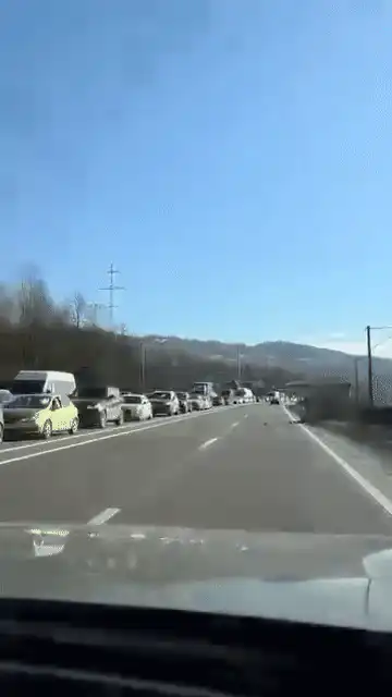 Revelionul la munte începe cu trafic de coșmar pe DN 1: coloane kilometrice spre stațiuni. Care sunt rutele ocolitoare