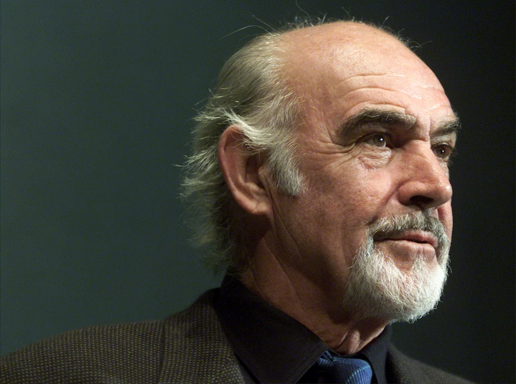 
    Sean Connery, alături de Pamela Salem (stânga) și Barbara Carrera (dreapta), din distribuția filmului ”Never Say Never Again” (1983)foto: Getty Images  