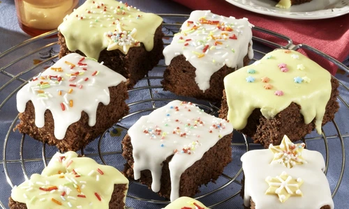 Gingebread Cubes with Icing jpeg