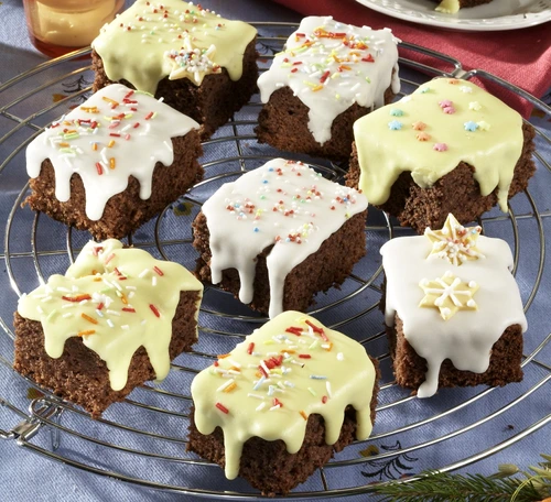 Gingebread Cubes with Icing jpeg