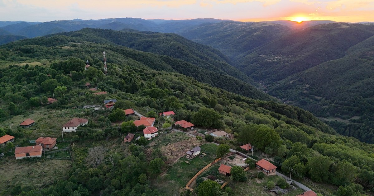 Satele condamnate de Ceaușescu, rămase în grija câtorva oameni: „Seara, doar greierii și câinii se mai aud”