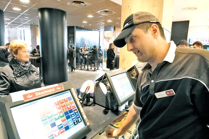 În restaurantul fast-food  i-am cronometrat  pe angajați