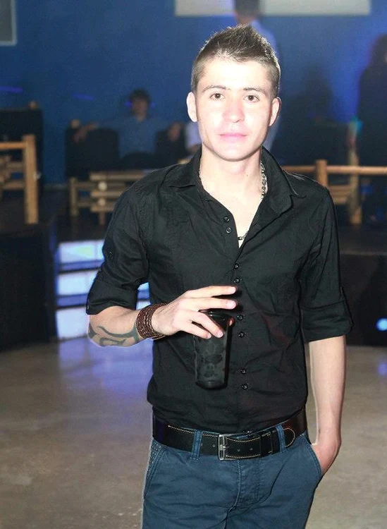 
    † Daniel Secu s-a îmbolnăvit  de virusul HIV la vârsta  de 3 ani, dar familia  a ascuns acest lucruFotoI: SOFIA PREJBEANU  