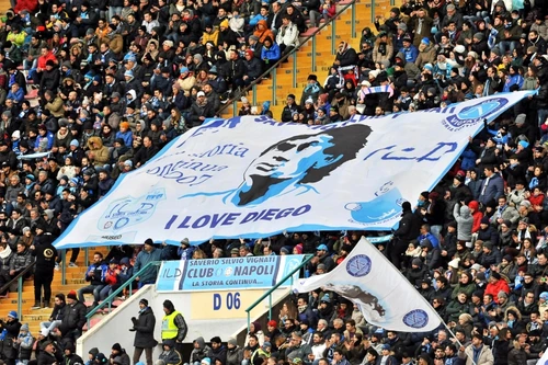 La Napoli, Maradona este venerat și astăzi de către suporteriFoto: EPA