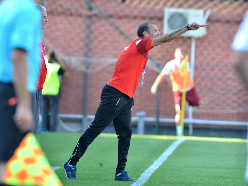
    Dinu Todoran speră să readucă pe linia de plutire echipa din VoluntariFoto: Sport Pictures  