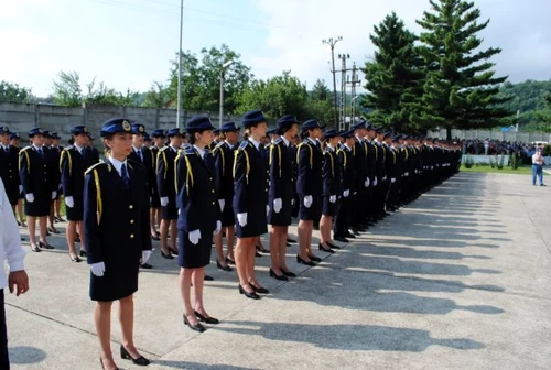 Promoţia din acest an a Şcolii Naţionale a Agenţilor de Penitenciare din Targu Ocna va primi grad şi loc de muncă FOTO Adevarul