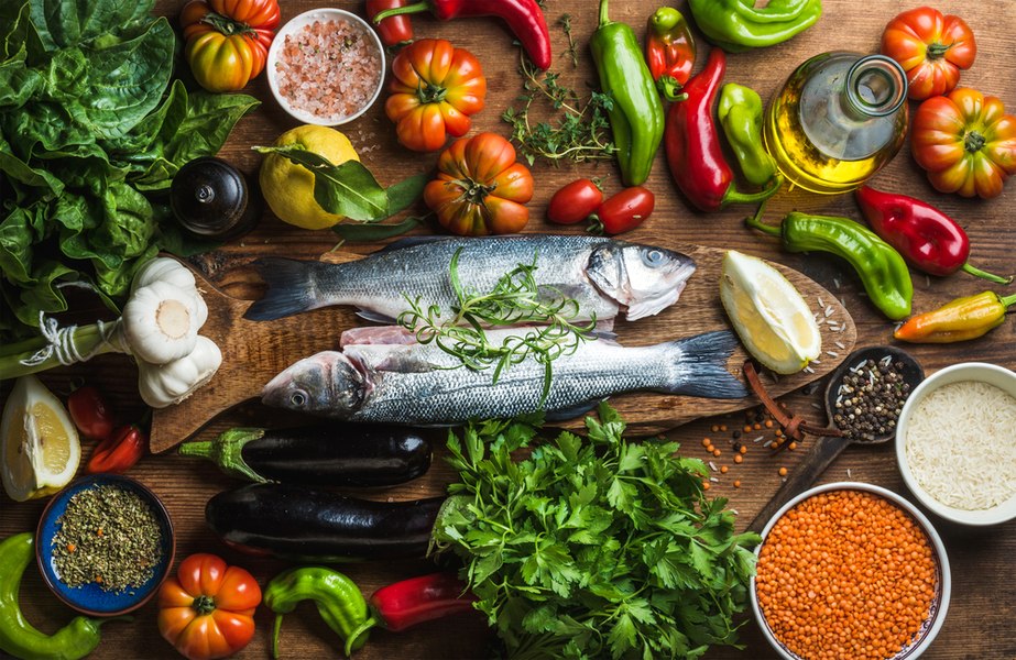 Efectele nocive ale fumatului asupra metabolismului, combătute cu dieta mediteraneană. Ce spun cercetătorii