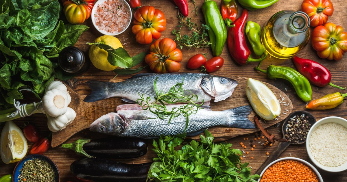 Dieta mediteraneană reduce efectele fumatului