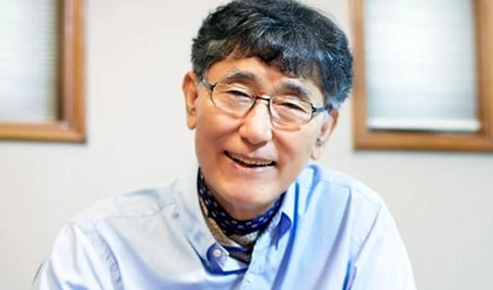 Lee Si-hyeong are 93 de ani