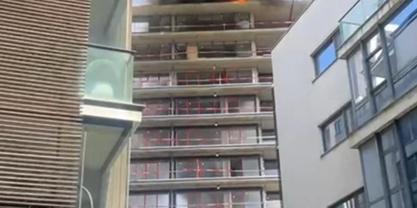 Incendiu bloc in construcție jpeg