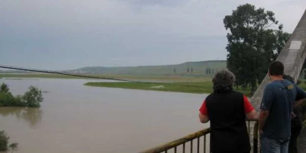 Hidrologii au emis avertizare de Cod Galben de inundaţii pe Bistriţa