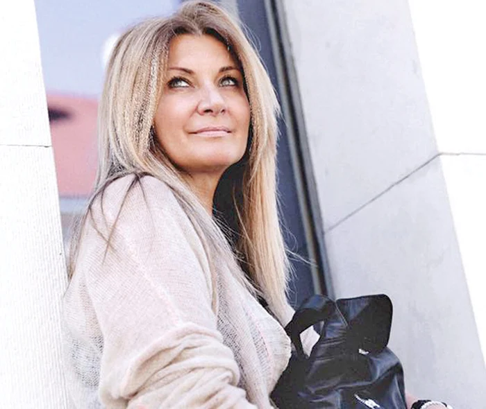 
    Are prezentări de  modă și în străinătate  