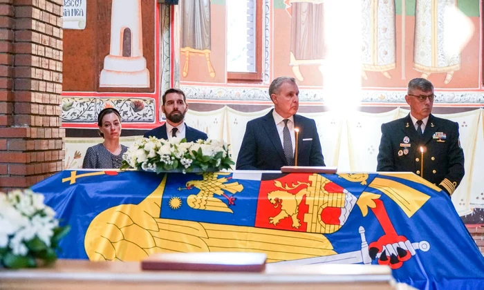 Nicolae al Romaniei si sotia sa, Alina Maria de Roumanie, la slujba de reinhumare a Principelui Nicolae al Romaniei de la Curtea de Arges   Instagram (16) jpg