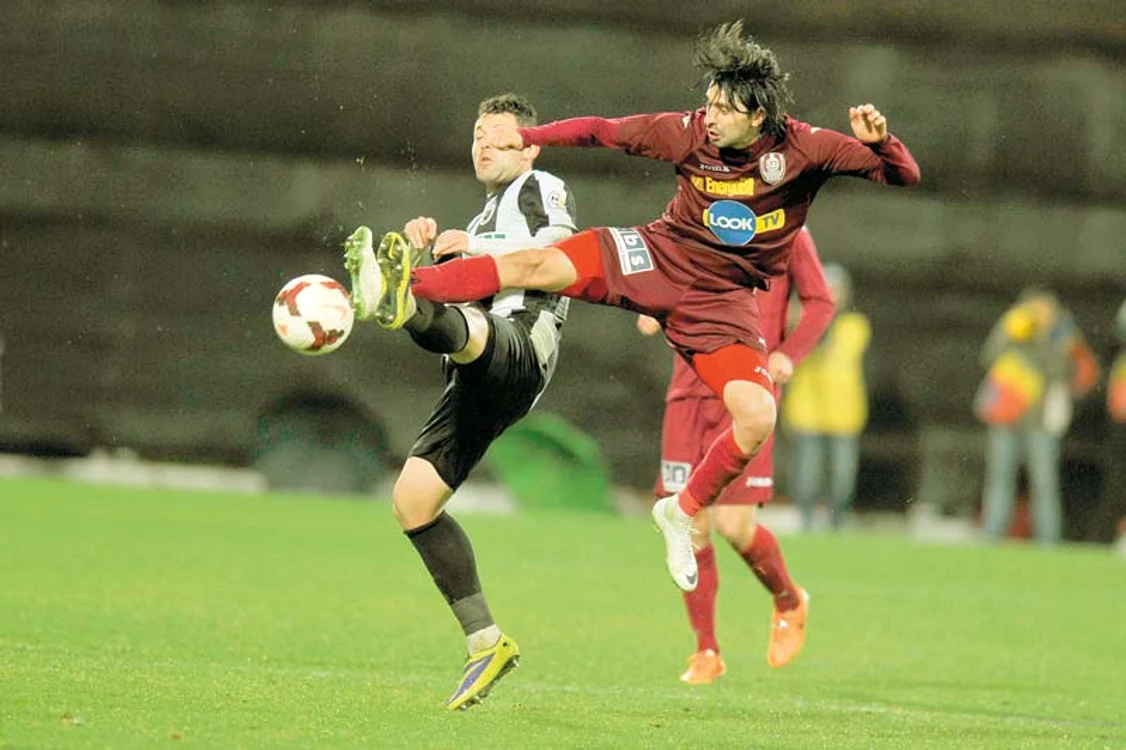 
    Fazele spectaculoase  au fost rare în  derby-ul Clujului  