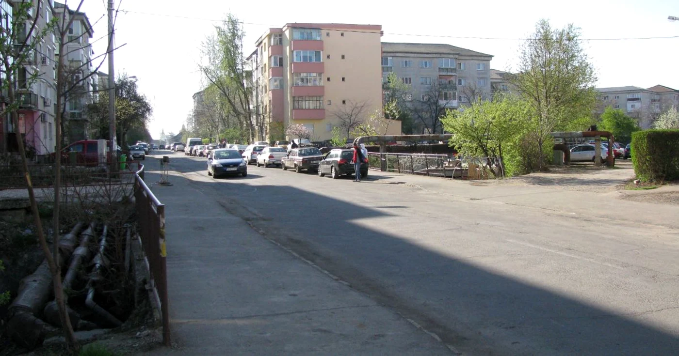 Podul de peste Pârâul Adona