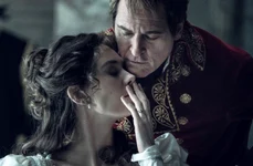 Joaquin Phoenix în rolul lui Napoleon, Vanessa Kirby, Profimedia (2) jpg