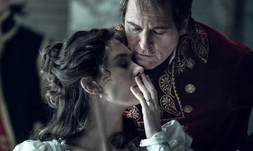Joaquin Phoenix în rolul lui Napoleon, Vanessa Kirby, Profimedia (2) jpg