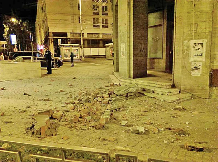 Au căzut bucăţi de tencuială la Iaşi