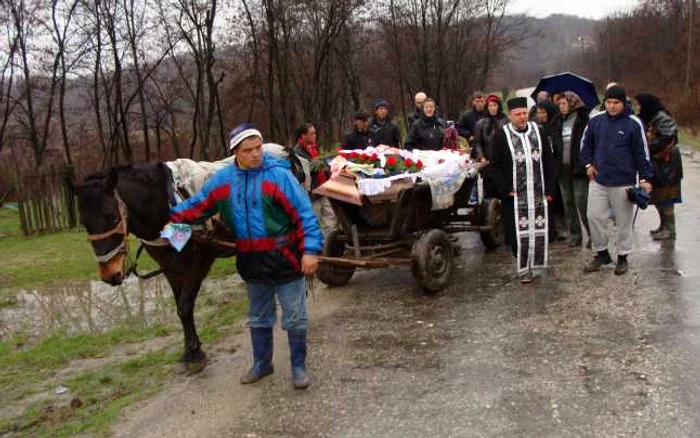 Ion Rambela, ciobanul ucis de samsari a fost condus pe ultimul drum
