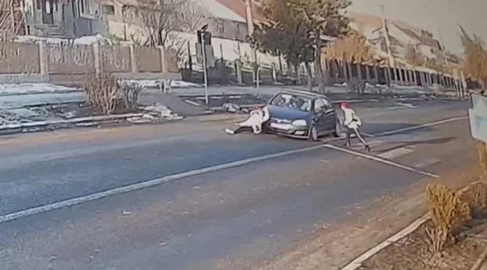 Accidentul a avut loc pe trecerea de pietoni FOTO Captură video