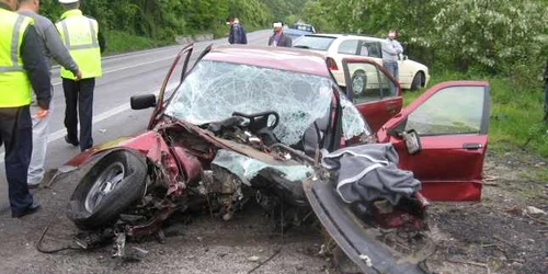 Mai multi tineri au fost raniti in acest sfarsit de saptamana in accidente rutiere grave (arhiva)