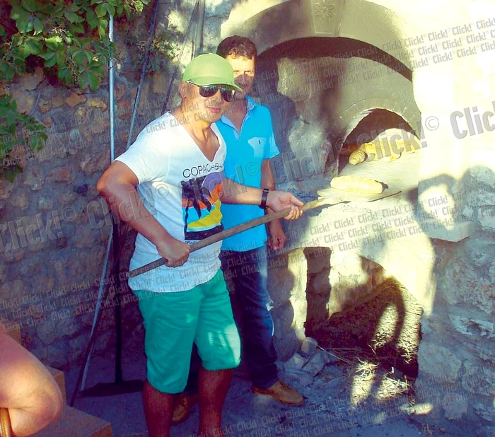 Artistul a învăţat să facă pâine la cuptor