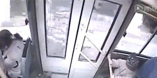 nastere in autobuz