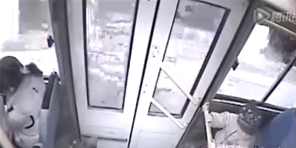 nastere in autobuz