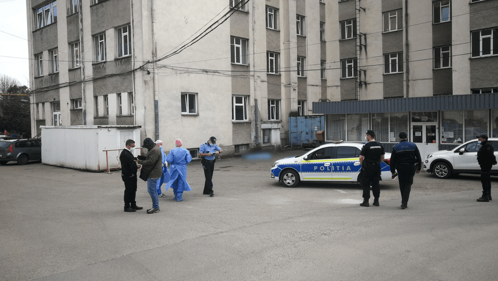 Spitale și clădiri administrative care stau să cadă peste oameni în caz de cutremur, în Neamţ 