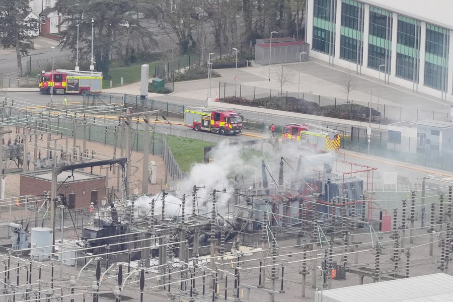 Acuzații de sabotaj rusesc după incendiul de pe Heathrow. Reacția lui Medvedev