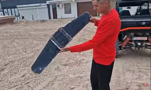 Fragment de drona gasit pe o plaja din Eforie Nord FOTO captura video YouTube /ZIua de Constanta
