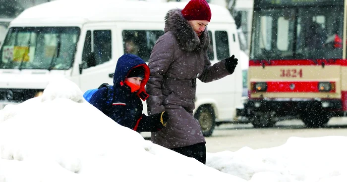 Meteorologii anunţă că sfârşitul de săptămână aduce precipitaţii mai slabe