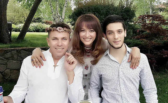 Artista e mândră de soț, medic stomatolog, și de fiu, student la Inginerie Spațială