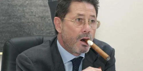 Cornel Dinu a trecut de la trabuc  la sfaturi antifumat