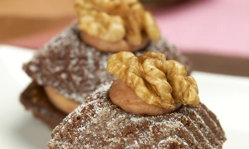 Biscuiţi cu nuci şi unt de arahide   jpeg