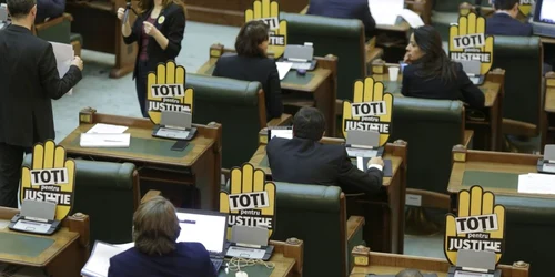 Protest al USR si PNL in plenul Senatului fata de schimbarea legilor justitiei FOTO Inquam Photos / Octav Ganea