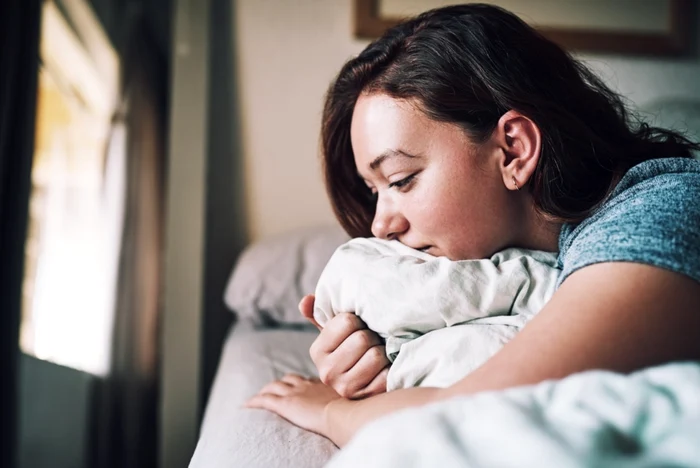 Metoda care alungă gândurile negative înainte de somn / foto: Shutterstock