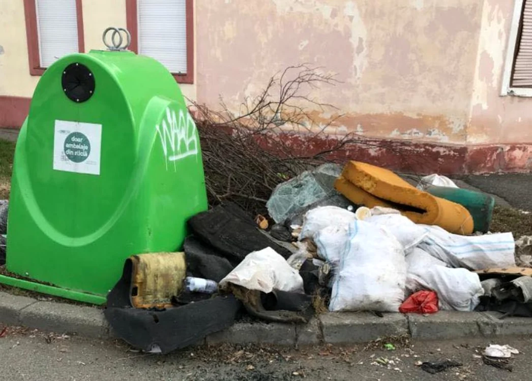 Harta locurilor în care pot fi depuse legal sticle şi deşeuri voluminoase este disponibilă online FOTO Retim