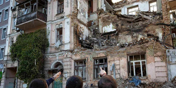Clădire în Kiev distrusă de Rusia cu o dronă iraniană FOTO Profimedia 