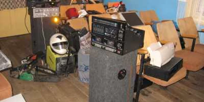 Obiecte furate de zece tineri din Vaideeni si Horezu