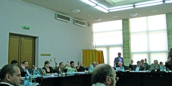 Consilierii şi-au dat acordul pentru cedarea autoturismelor