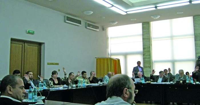 Consilierii şi-au dat acordul pentru cedarea autoturismelor