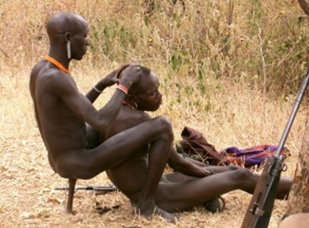 Despre membrii tribului Caramoja din Uganda se spune că sunt extrem de dotaţi
