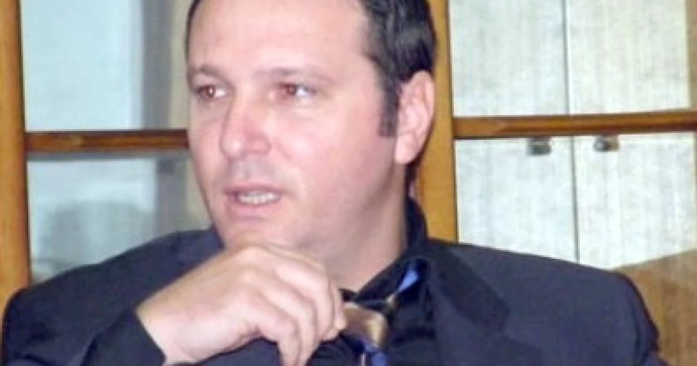 Florin Encescu deţine două autoturisme 