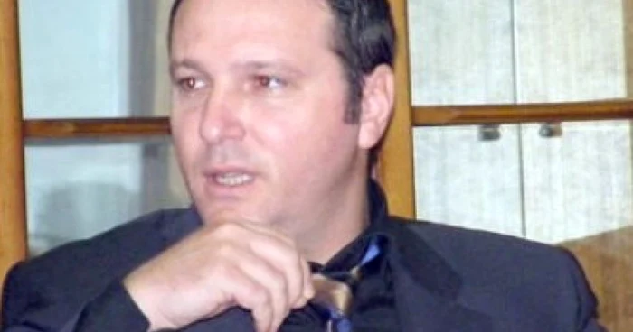 Florin Encescu deţine două autoturisme 