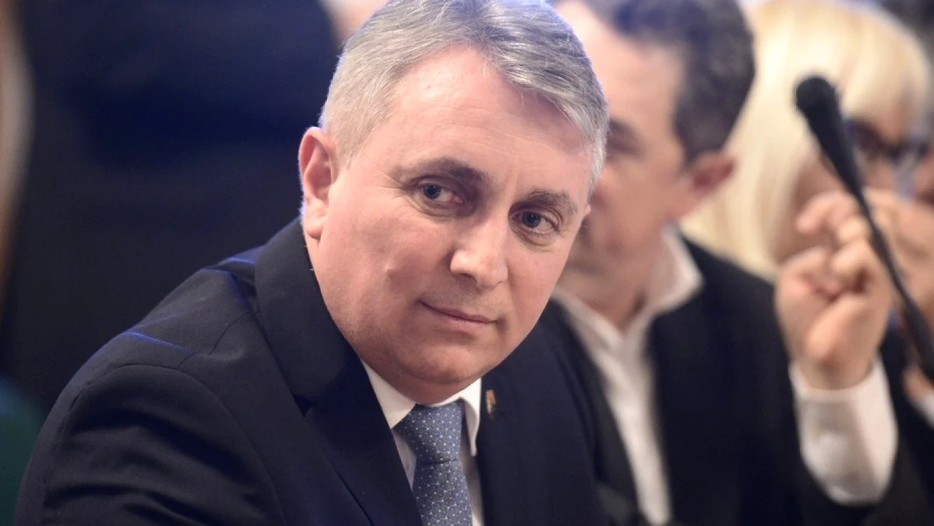 Ministrul de Interne, Lucian Bode, a  premiat luni mai mulţi angajaţi cu merite deosebite.